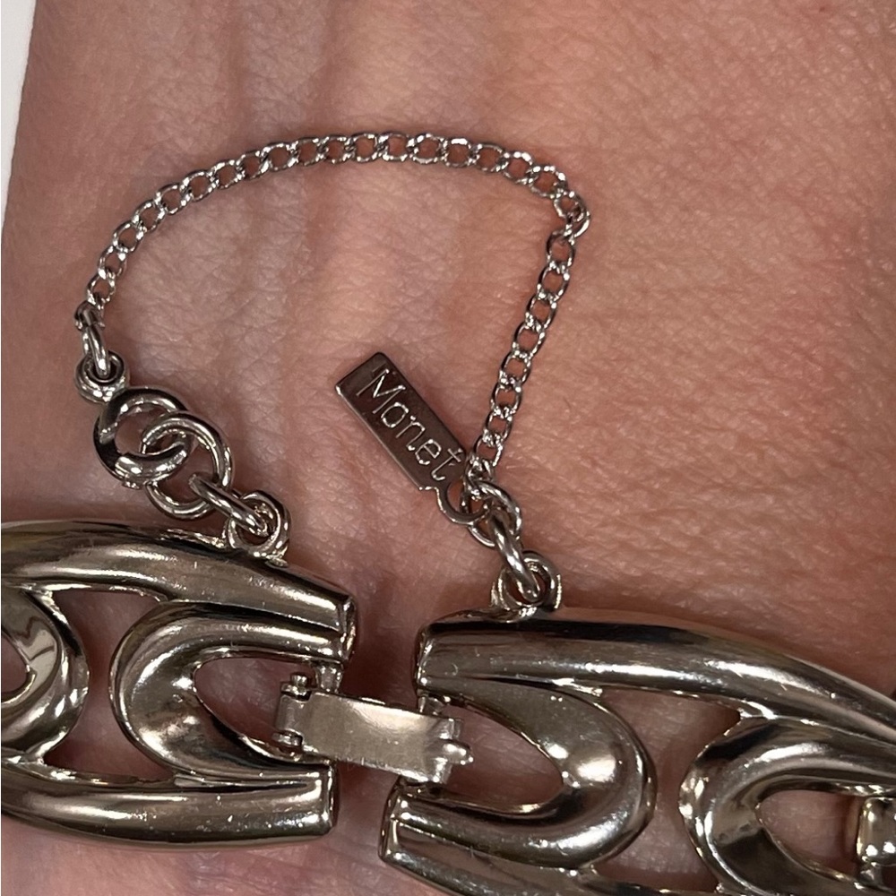 Monet chunky silvertone 7 inch bracelet - Picture 3 of 4